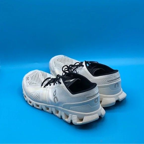 On Running White and Black Women's Sneakers - Picture 2 of 4